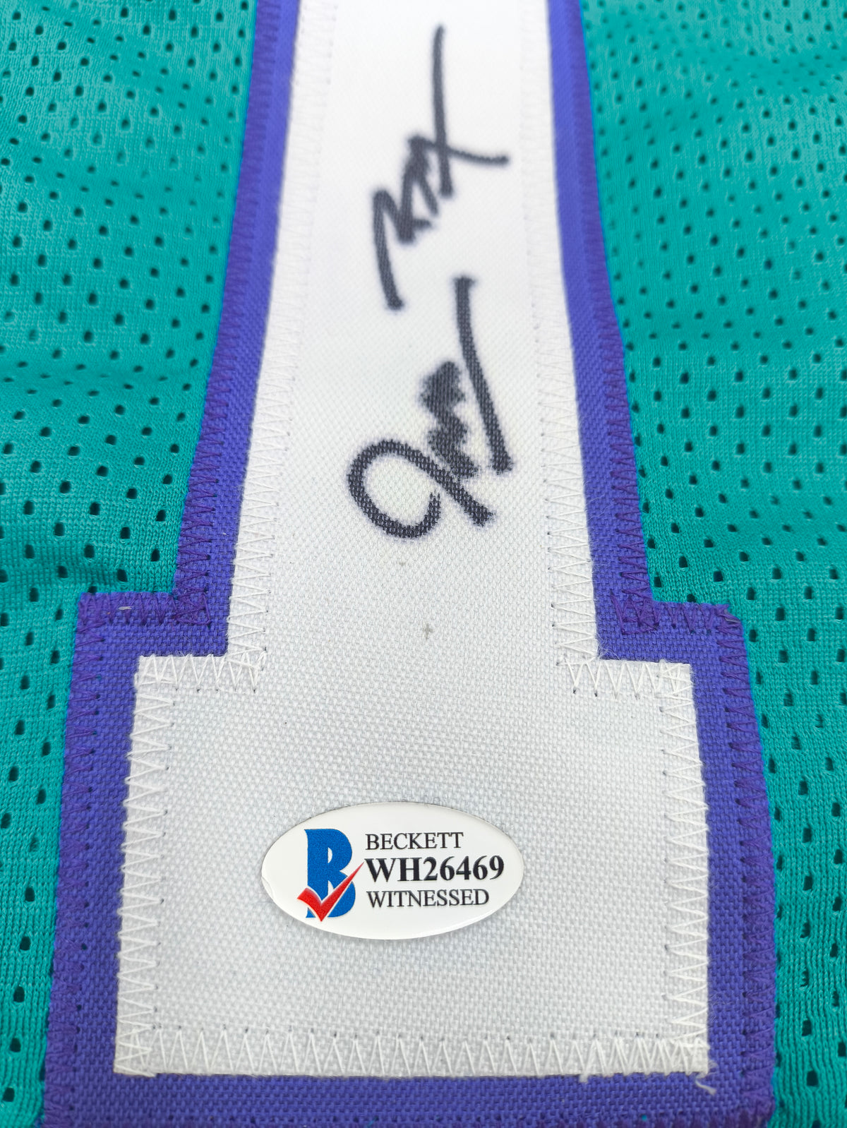 Muggsy Bogues Charlotte Hornets NBA Signed Jersey Beckett COA